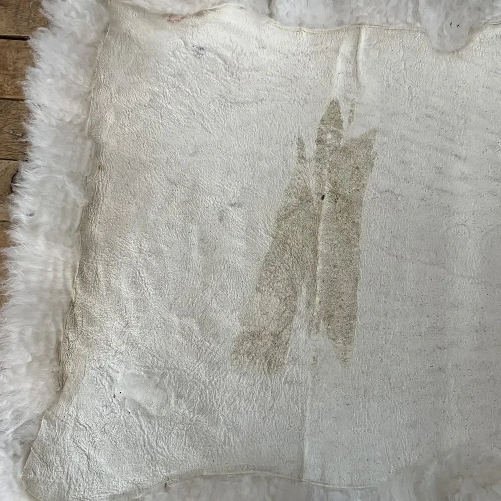 Unbranded Off White Sheepskin Small Area Rug 26'' x 12''
